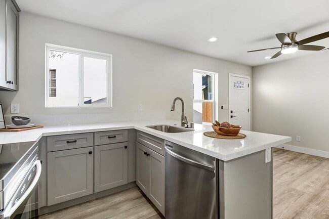 Building Photo - Home for Rent in  Midtown, Sacramento!  2 Bed/ 2 Bath