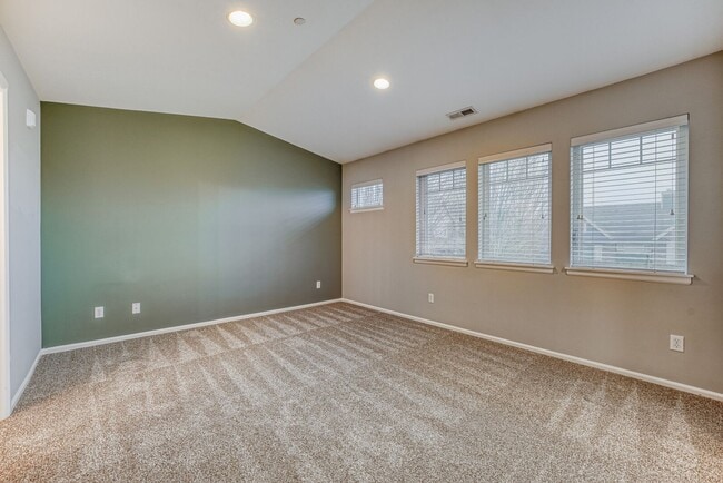 Building Photo - 2Bd/2.5Ba Issaquah Townhouse