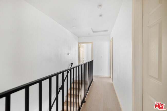 Building Photo - 1120 W 110th St