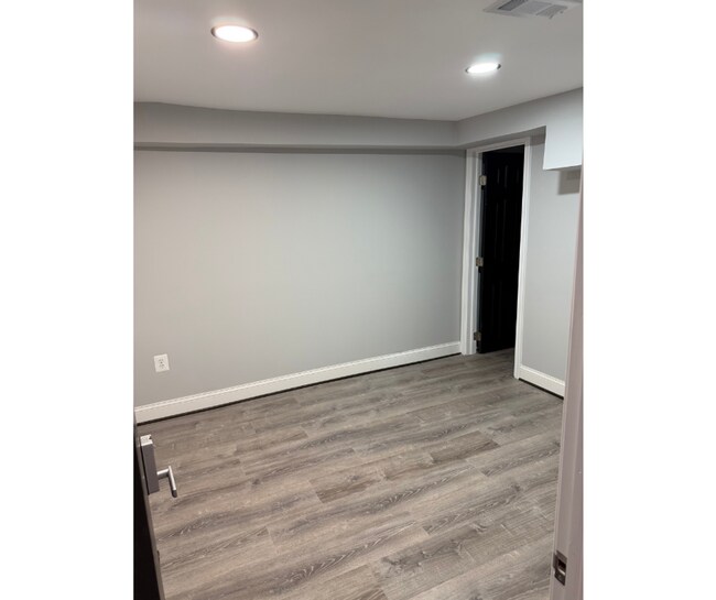 Building Photo - 615 N Rosedale-BC AVAILABLE $550 BC