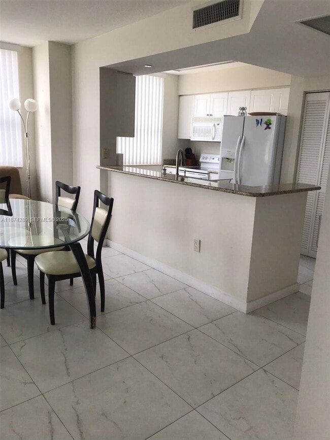 Building Photo - 19501 W Country Club Dr