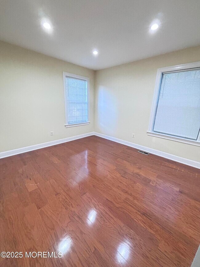 Building Photo - 258 Teasdale Pl