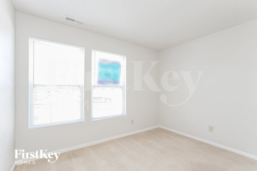 Building Photo - 12729 White Rabbit Dr