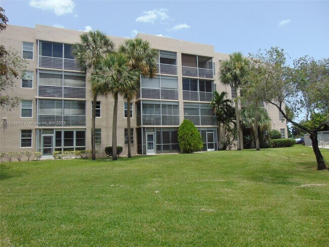 Building Photo - 1931 Sabal Palm Dr