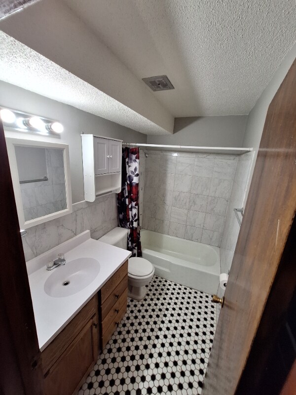 Building Photo - 1676 English St