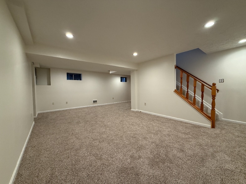 Building Photo - 10255 Cedarwood Dr