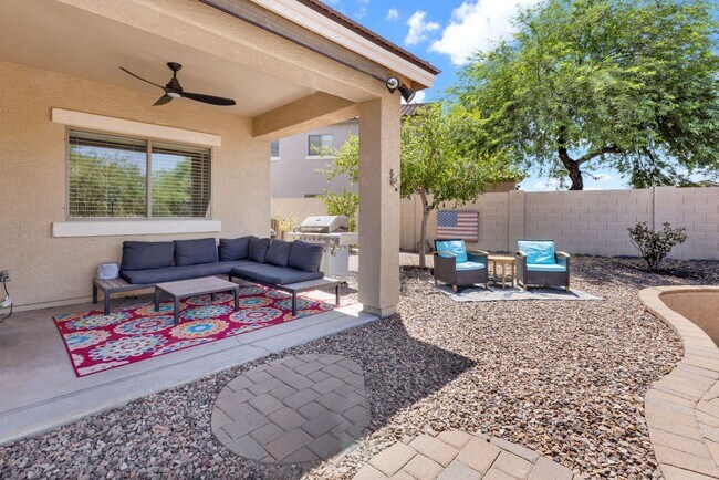 Building Photo - Stylish Home with Loft, Den, Great Room & ...