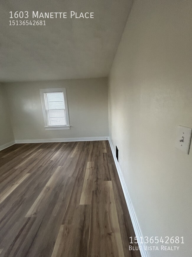 Building Photo - 1603 Manette Pl