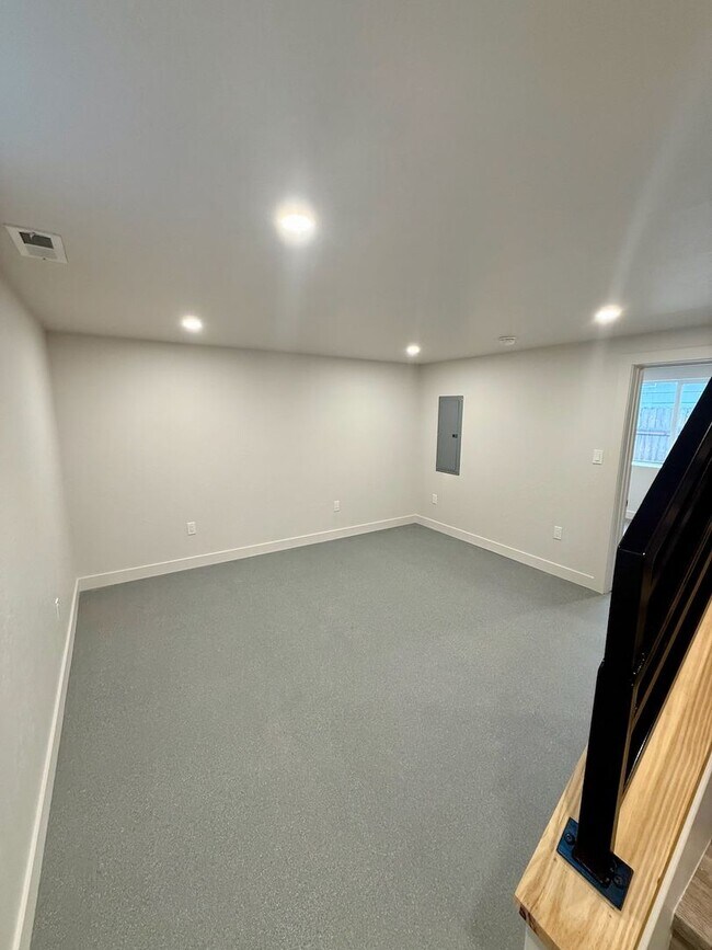 Building Photo - Immaculate FULL-REMODEL: 3 Bed 2 Bath Spokane Home w/ Brand New Everything!!