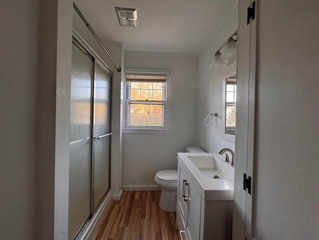 Building Photo - 16 Belmont Ave