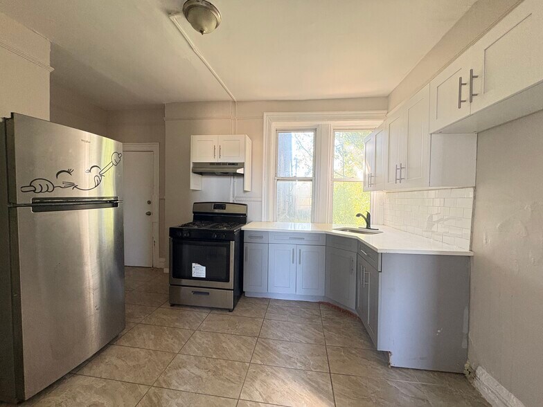 731-733 S 13th St 3R - 732 S 13th St