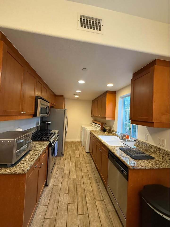 Building Photo - 17230 Newhope St