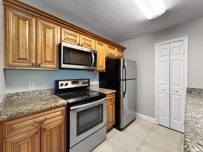 Building Photo - 7424 Vista Way
