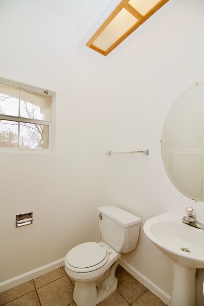 Building Photo - West Davis 4 Bedroom 2.5 Bathroom Home Rig...