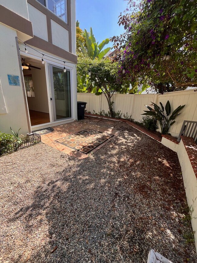 Building Photo - Encinitas Gem: Stunning 2 Bed 2.5 Bath Tow...