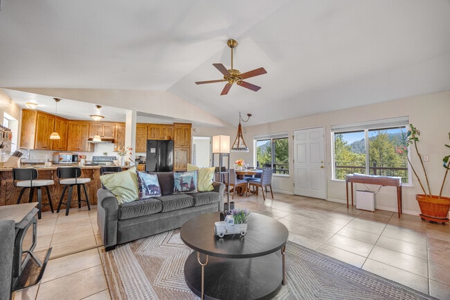 Building Photo - 323 Bodmer Ln