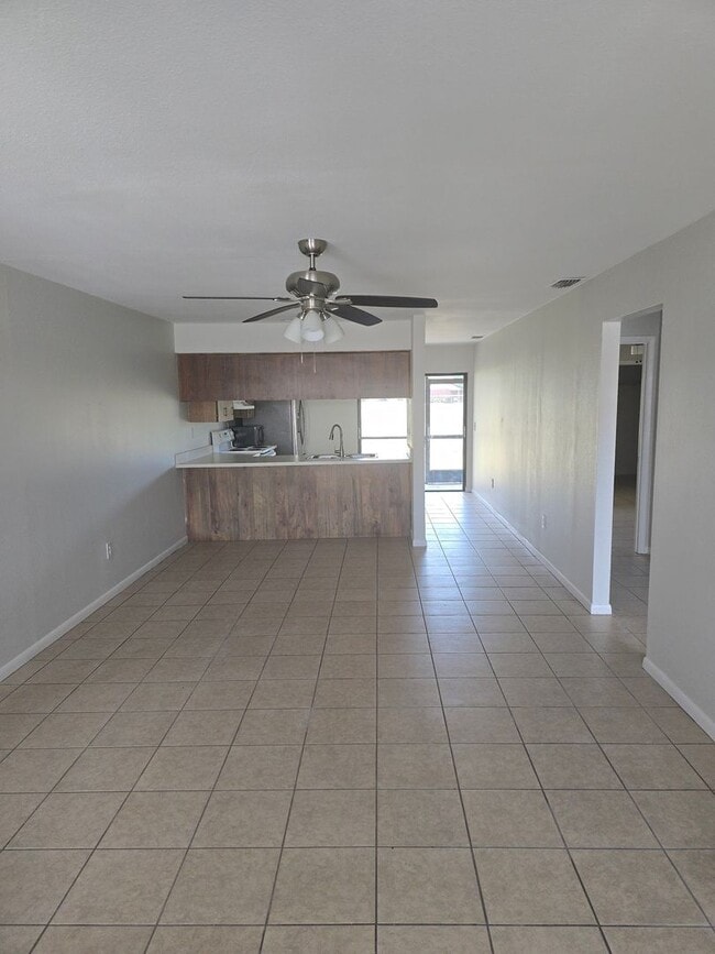 Building Photo - Updated 2 bed 1 bath end unit Condo