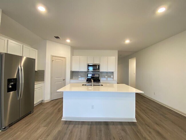 Building Photo - 123 Sweetwater Crk Ln