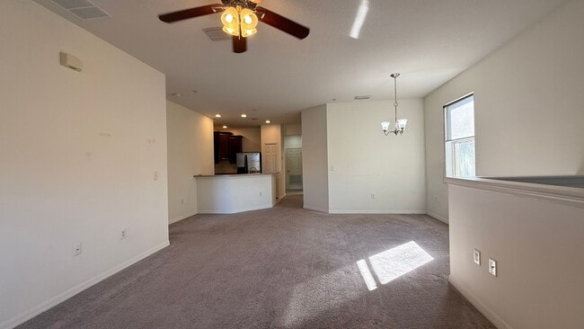 Building Photo - 3 Bed/ 2 Bath Condo w/1 Car Garage $1,900 a month