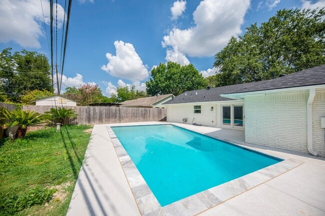 Building Photo - 5221 Libbey Dr