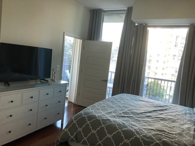 Condo bedroom - 1080 Peachtree St NE