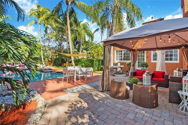 Building Photo - 2985 SW 13th St