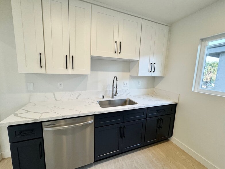 Building Photo - 3419-31 Keystone Ave