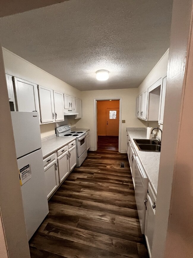 Building Photo - Home For Rent