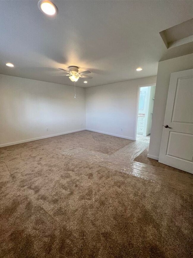 Building Photo - ThomasV