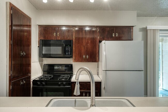 Building Photo - 2711 St Edwards Cir