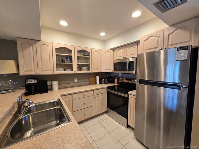 Building Photo - 5564 NE Gulfstream Way