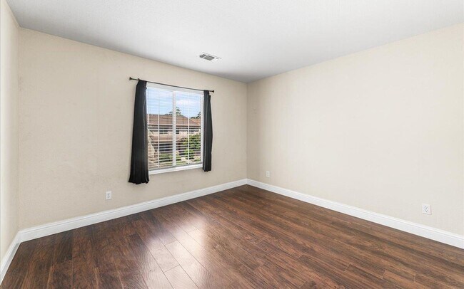 Building Photo - 240 Angora St