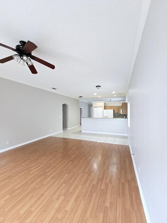 Building Photo - 256 Kensington Way
