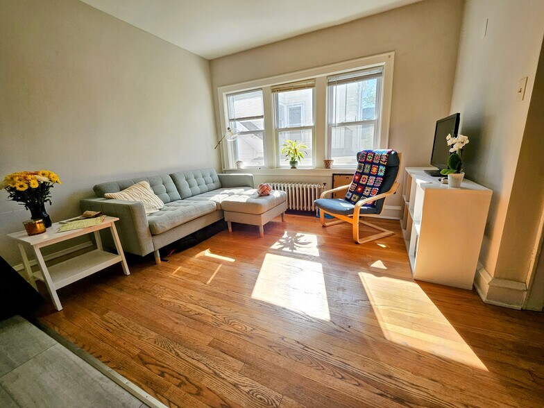 Building Photo - 1013 E Center St