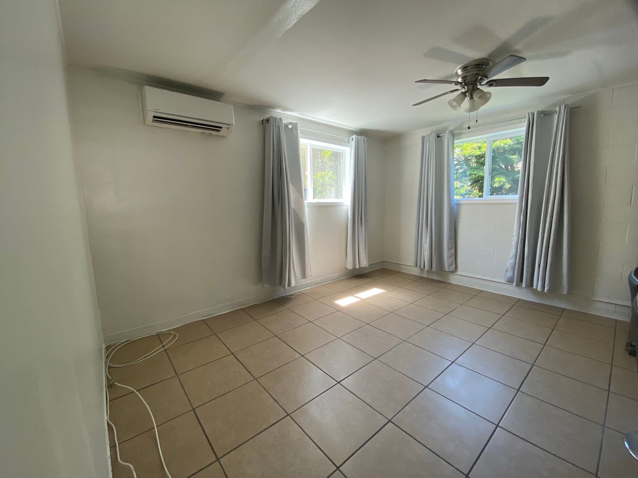 Living room - 1739 Kamohoalii St