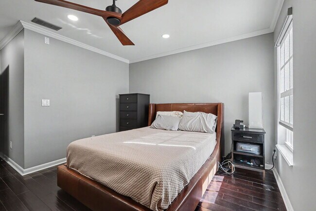Building Photo - 6600 Gentle Ben Cir