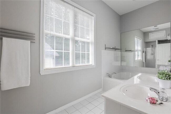 Building Photo - 507 Boulevard NE