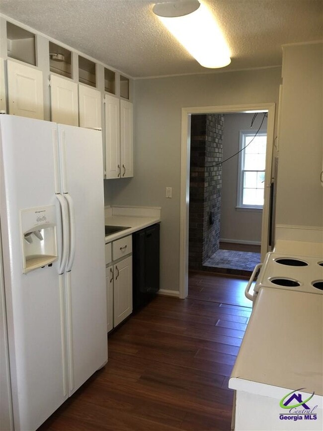 Building Photo - 203 Avalon Dr