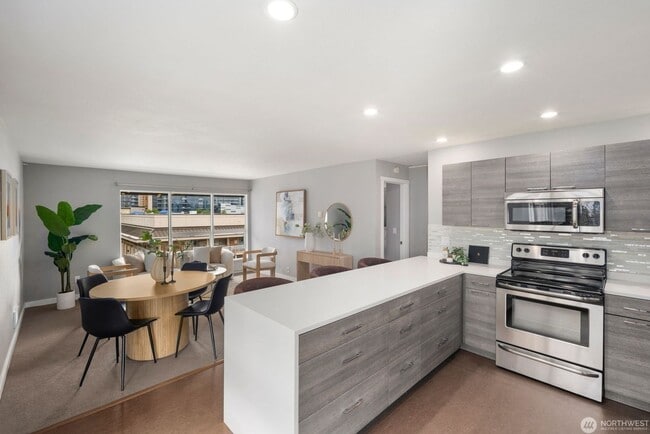 Building Photo - Bright Renovated 1 Bedroom Corner Condo in the Heart of Downtown Bellevue