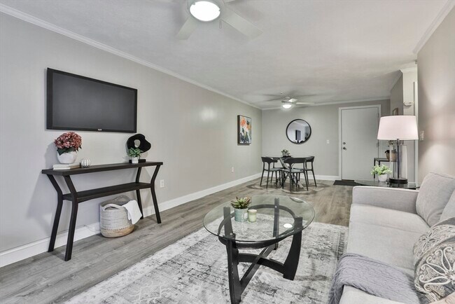 Building Photo - 5 Karen Cir