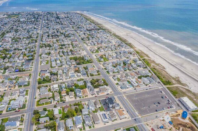 Building Photo - WINTER RENTAL - 1 Bed / 1 Bath - BEACH BLO...