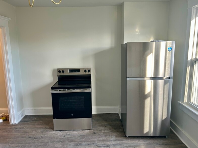 Building Photo - 2246 Birch St