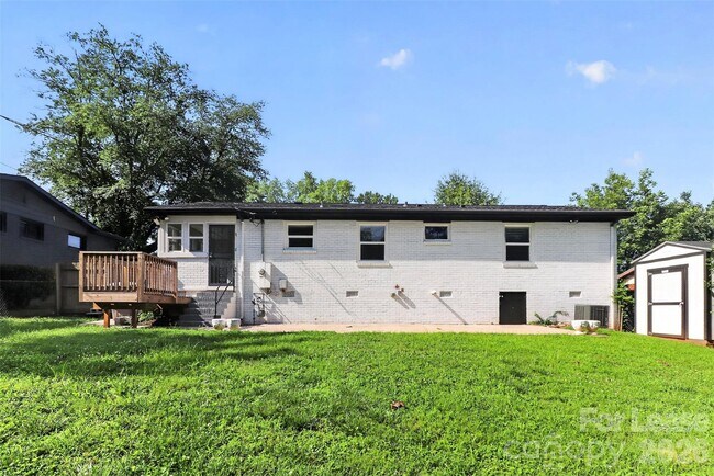 Building Photo - 3945 Winfield Dr