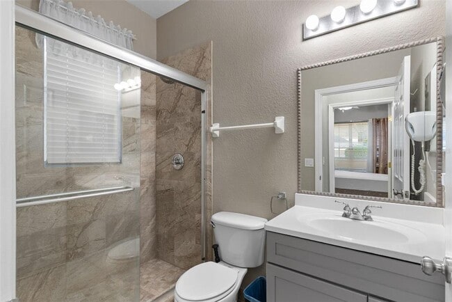 Building Photo - 215 Gleneagles Dr