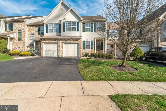 Building Photo - 1855 Creekview Ln