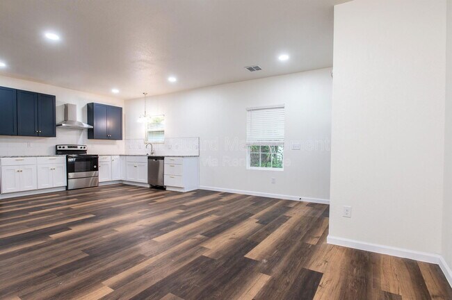 Building Photo - 315 S Green St