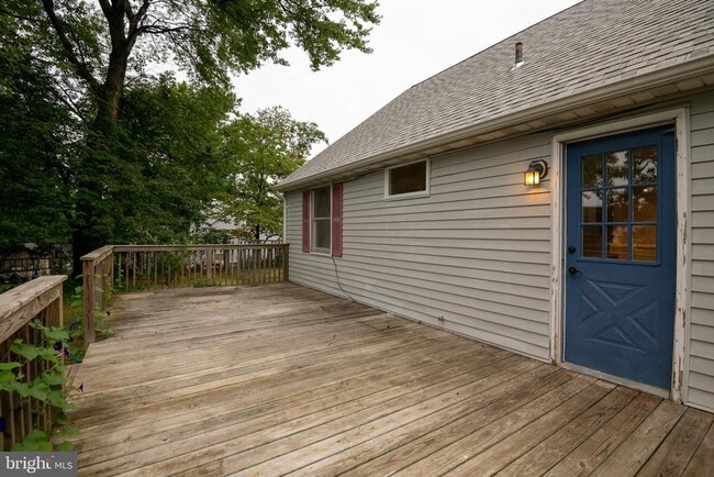 Building Photo - 839 Clifton Ave