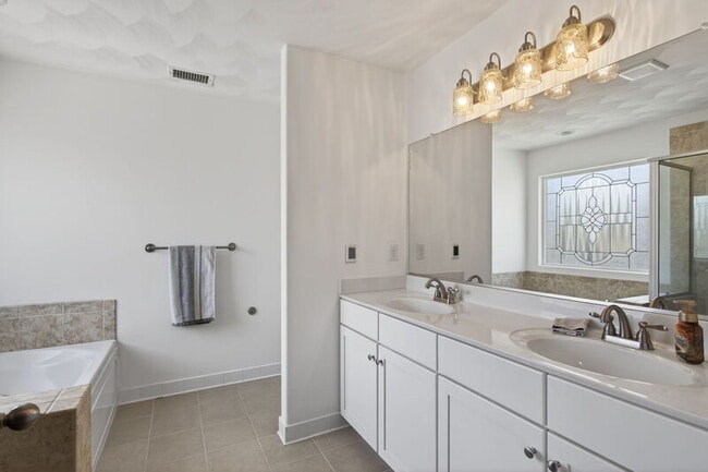 Building Photo - 207 Hearthstone Rch