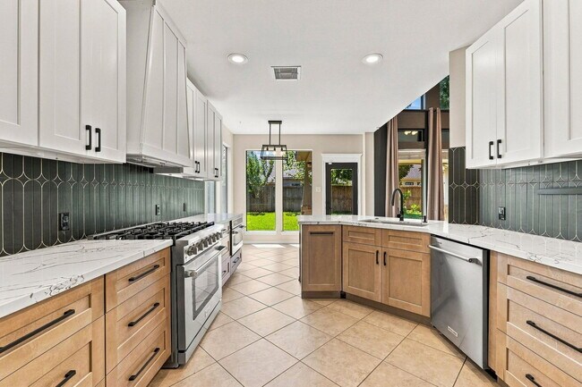 Building Photo - 5526 Walnut Glen Ln