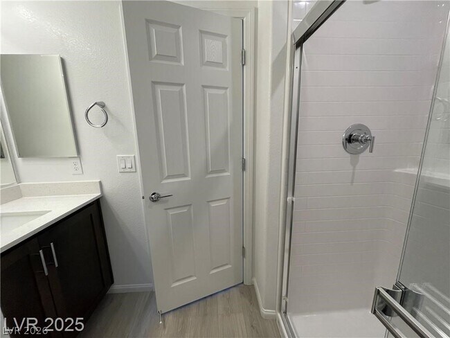 Building Photo - 645 Bellus Pl